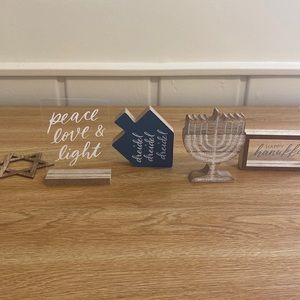 Mini wood Chanukah set